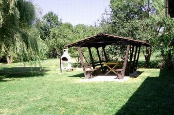 Hungría Privát Diósjenő, Exterior